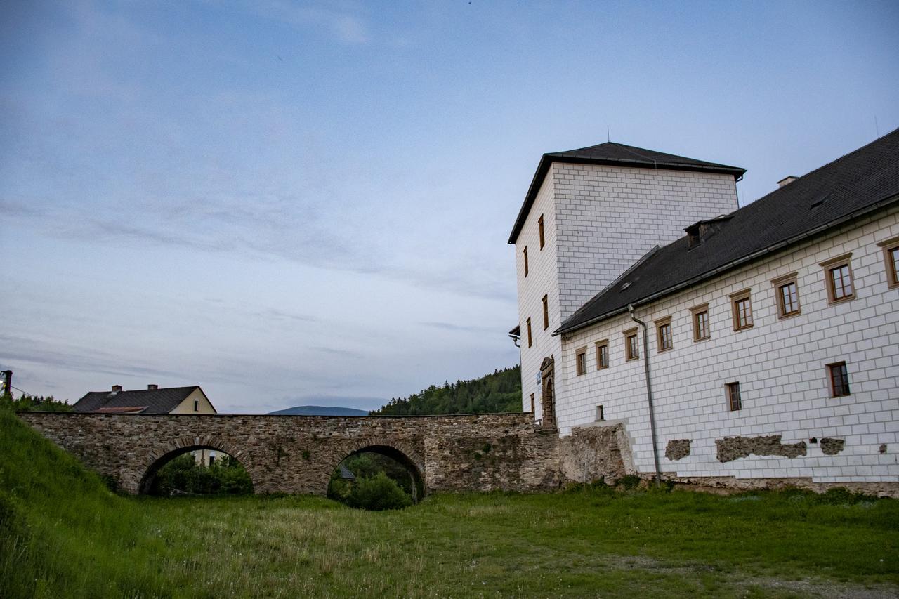 Zamek Kolstejn - Hotel Chateau Goldenstein Branná 外观 照片